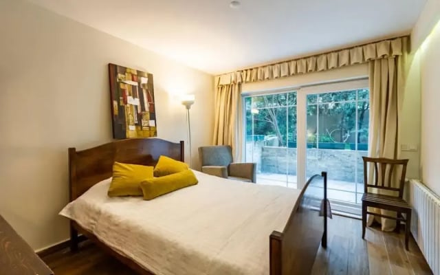 Stylish Flat With Backyard Near Malls in Besiktas