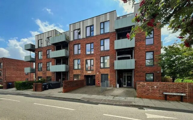 The Enfield Sanctuary - Modern 1bdr Flat With Balcony