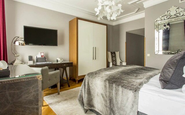 Hotel St. Petersbourg