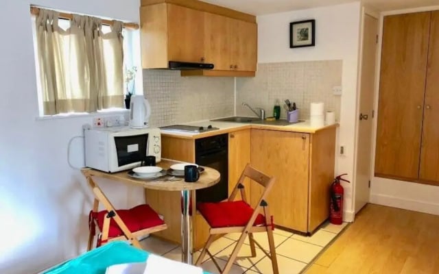 HFS Studio Next To Hydepark L14