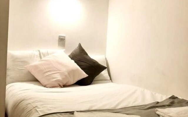 HFS Studio Next To Hydepark L17