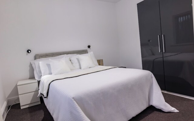 House - Sleeps 6 - Parking - Garden
