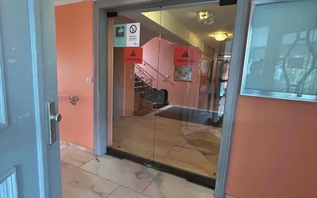 2-Rent Group Hostel Rooms AUB162