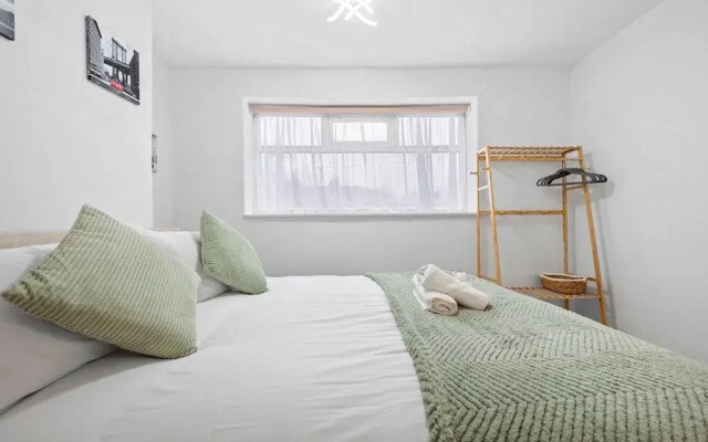Modern 3-bedroom Home With Garden
