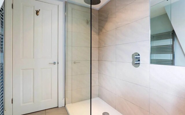Veeve - Wimbledon Retreat