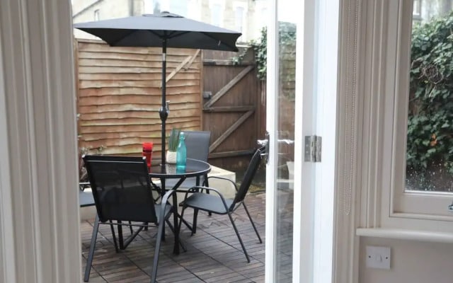 Huge 3 Bed Garden Flat