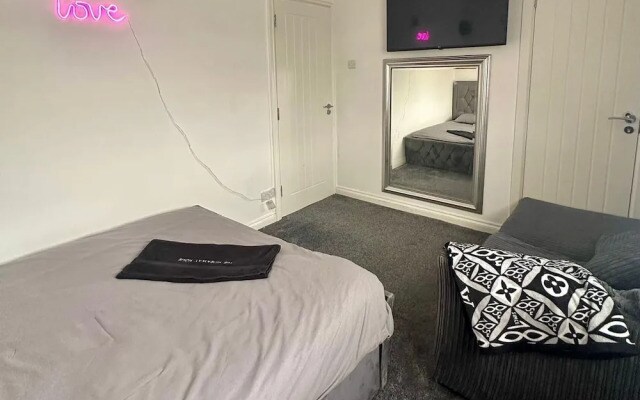 The Hideaway Home BD5 - 2 Bed Lovely Modern House