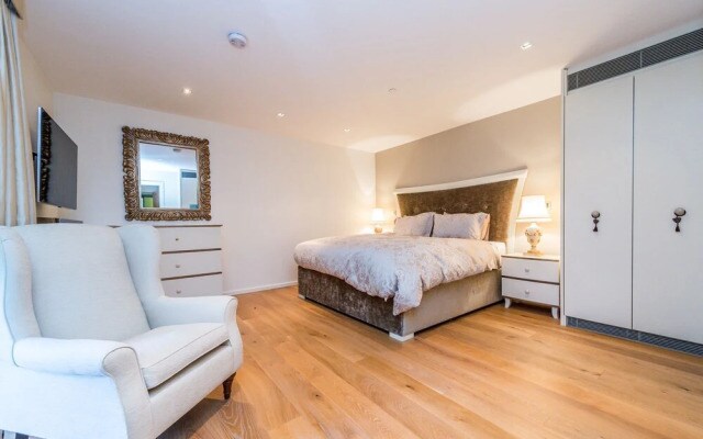 Hyde Park Luxe