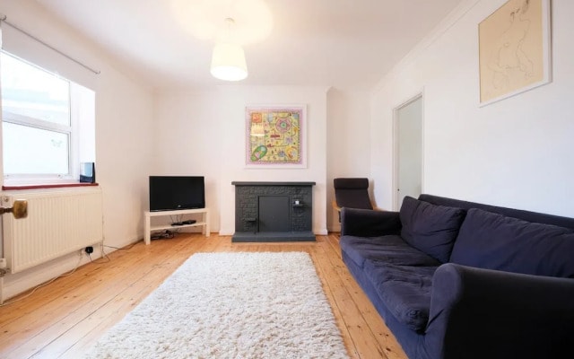 Beautiful, Bright and Spacious Flat for 4