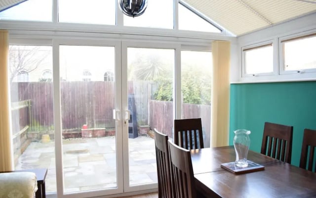 Spacious 2 Bedroom Property by The River Thames