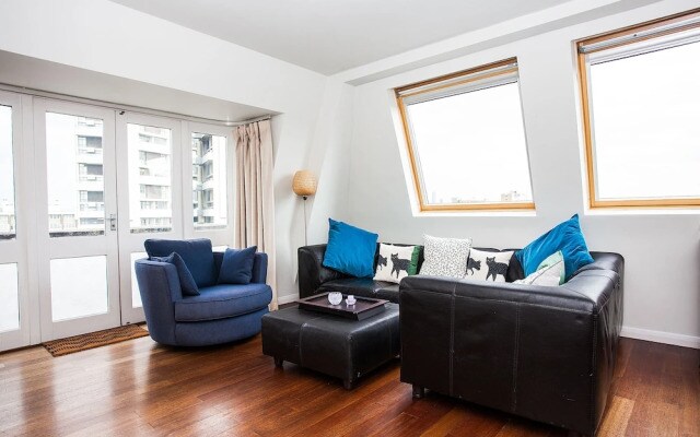 Spacious Top-Floor Flat With Stunning Roof Terrace