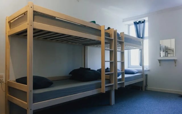 Lighthouse Hostel & Rooms