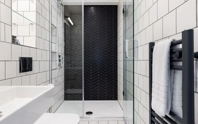 Cool Leicester Sq Studio - Netflix Nespresso