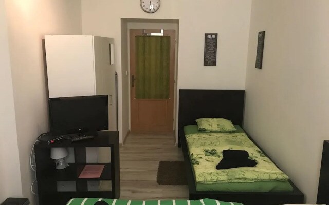 3 Bed Flat - Sleeps 20 - Smoking Room - Wifi