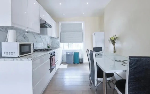 2-bed Gucci Flat - Sleeps 6 & Close to Harrods