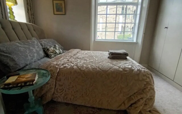 Hebden Bridge - House - Sleeps 8 - Pet Friendly