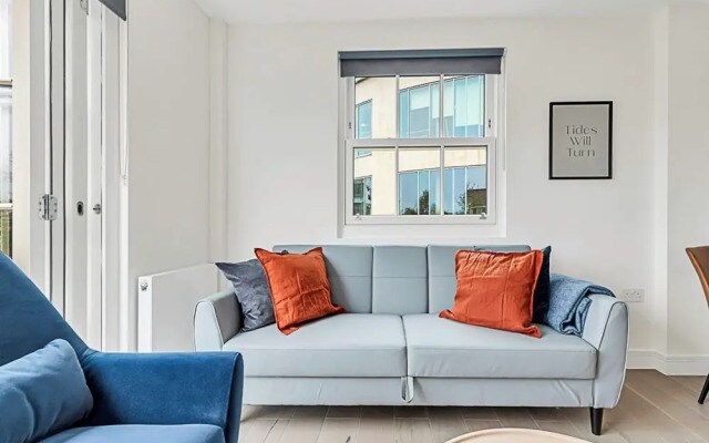 Chiswick Gem: 2 Bedroom Flat