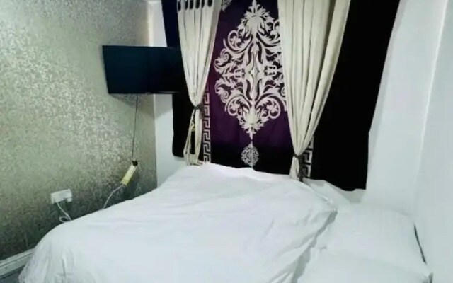 OYO Unique Private Rooms - Bolton Central, Free Parking