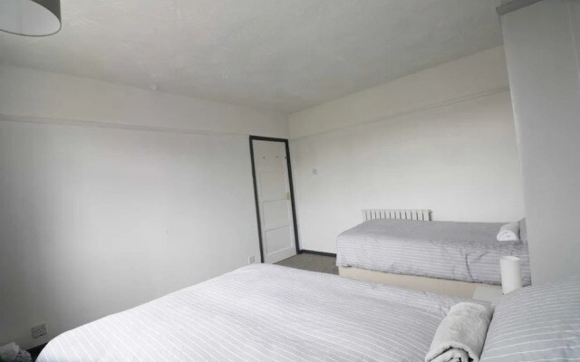 Lovely 4-bed House in Nottingham