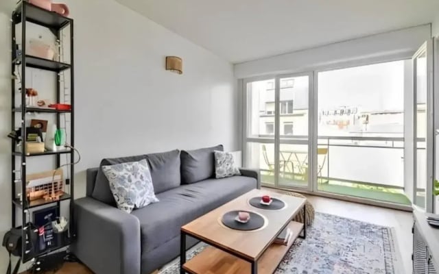 One Bedroom Apartment - Canal Saint Martin (360)