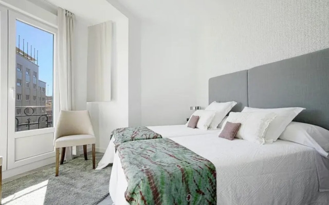Exclusive 3BD Apartment Near Reina Sofia Museum Reina Sofia II