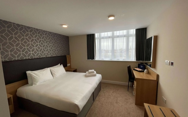 Best Western Northfields Ealing Hotel-Opposite Northfield Station -Piccadilly line