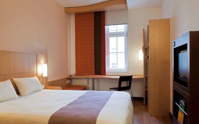 ibis Paris La Défense Esplanade