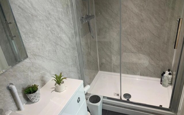 One Bedroom Apartment With En-suite & Patio
