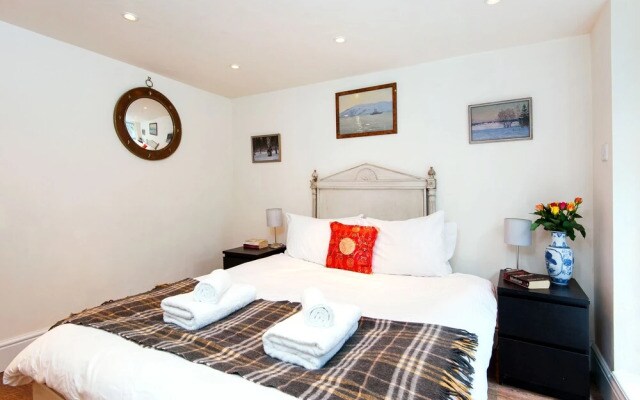 Pleasant Hackney Home by Victoria Park