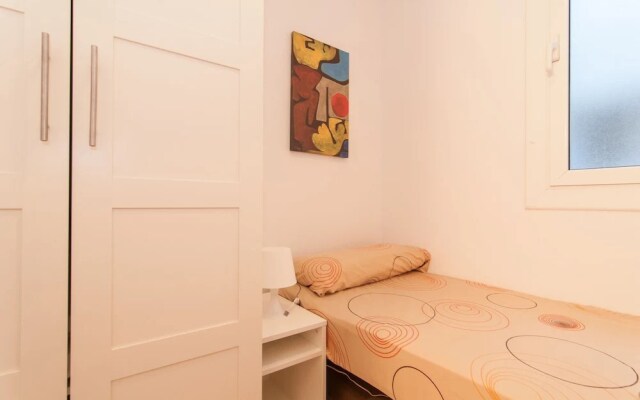 Sagrada Gaudi: Lovely 3 Bedroom Apartment - RNU 68362