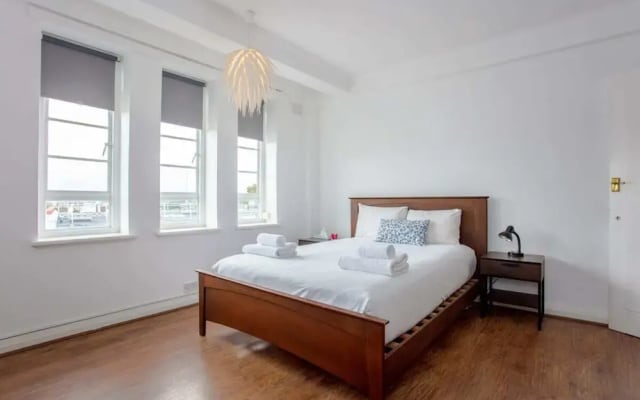 Contemporary 2 Bedroom Flat in Bayswater