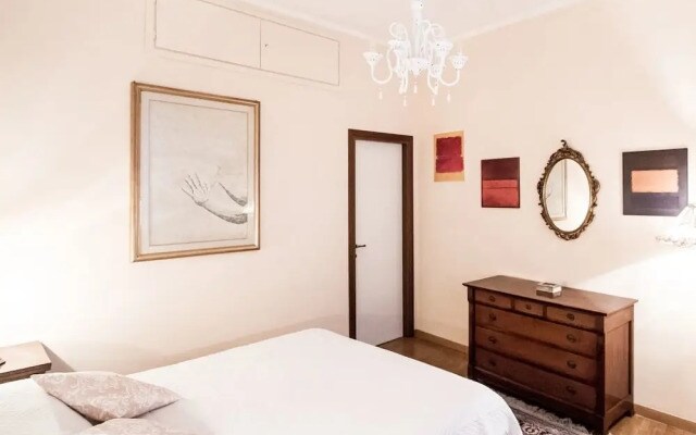 Trevi Fountain Home