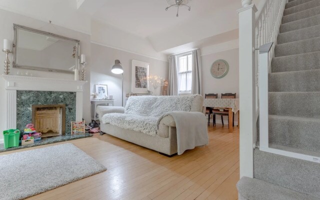 3 Bedroom House Close to Victoria Park