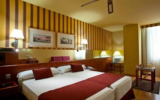 Отель Ilunion Les Corts Spa