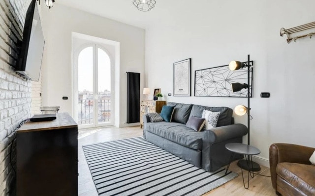 Large & Stylish 3 bed Flat in Excellent Location