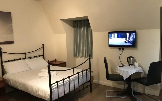 OYO Weaste Hotel