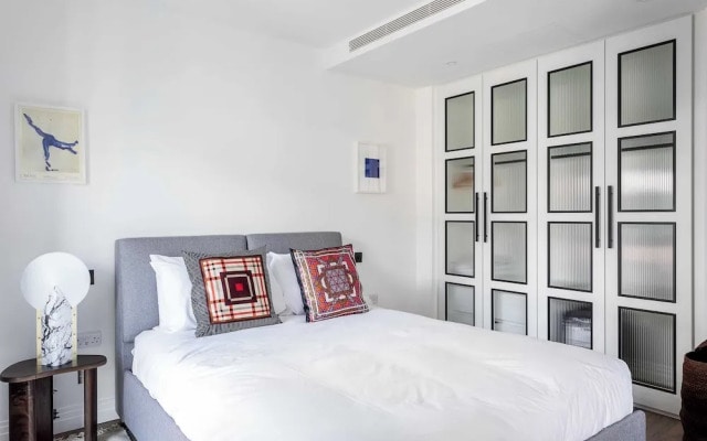 Modern Chelsea Apartment