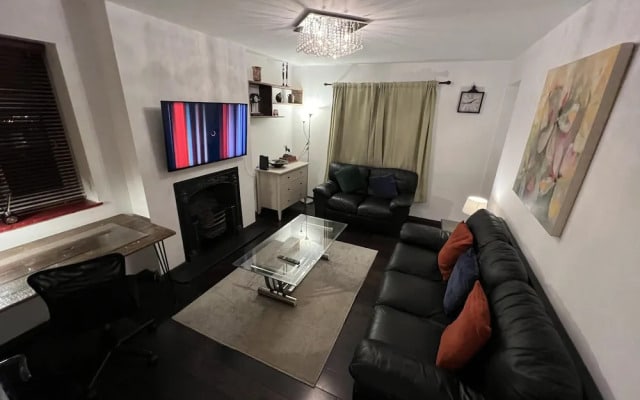 Specious 2 x Double Bedroom Flat in London E18