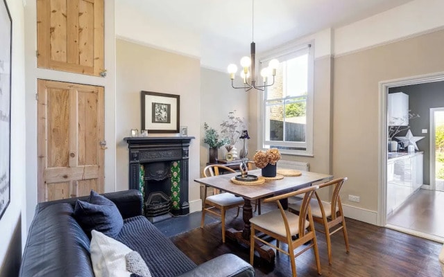 Tooting's Charming Victorian Garden Hideaway