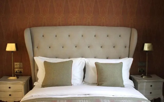The Hayden Pub & Rooms