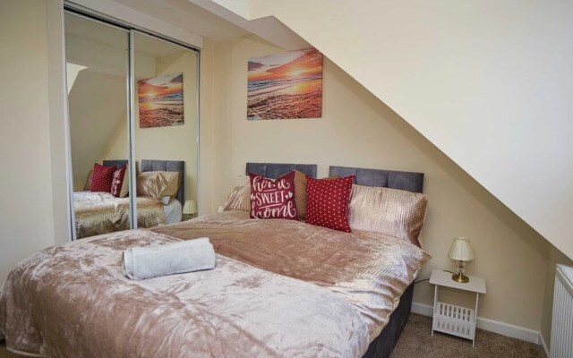 London's Calling U! A Lovely 2 Bedhome Sleeps 1-5!