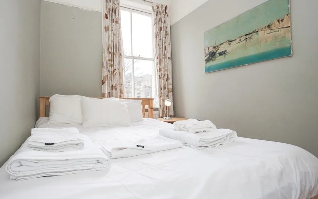 Bright 1 Bedroom Flat in Oval