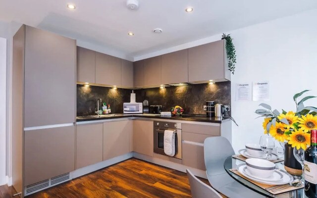 NEW Stunning 2 Bed Flat in Manchester Sleeps 4