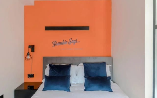 The Peaches & Cream - Soho - by Frankie Says