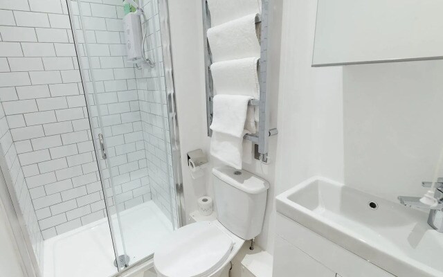 Revolver ApartHotel