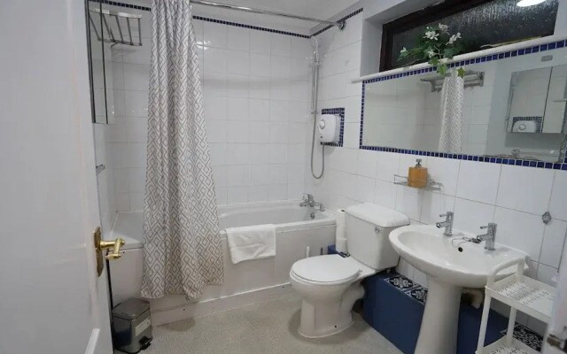 Ground floor Apt Slough by Easy2Manage