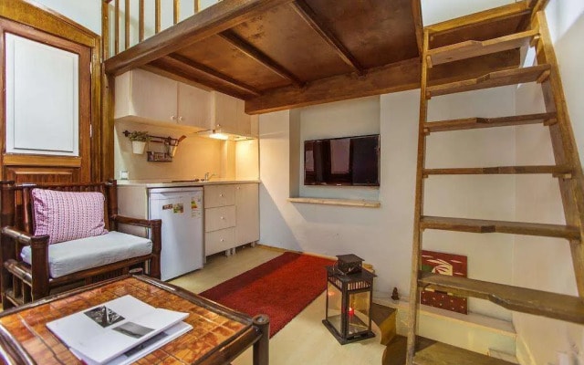 Aretias Suit Home