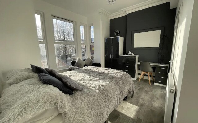 6 Bedroom 5 Shower rm House in Central Nottingham