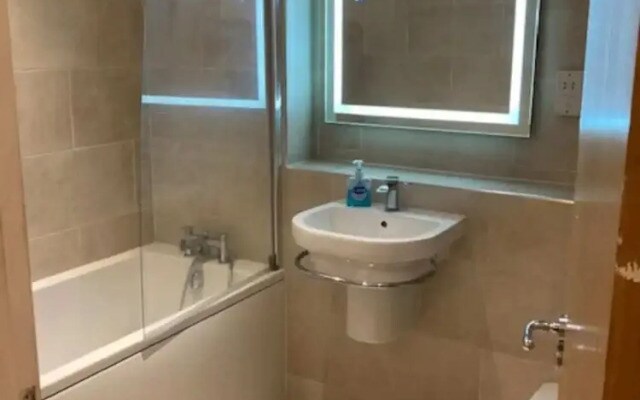 Spacious 1 Bedroom Flat Near Charterhouse Square