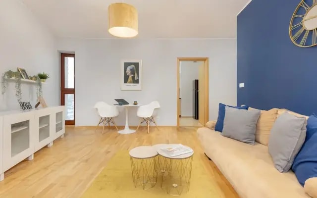 Gold & Blue Apartment Warsaw by Renters